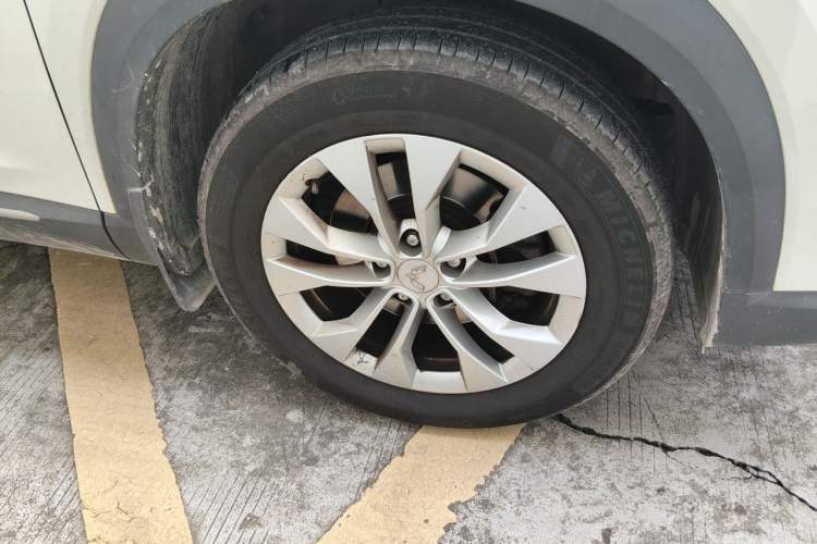 Used Wuling Asta 2021 1.5T Manual Xingyue Edition Right Front Wheel Hub