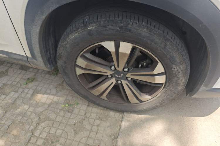 Used Wuling Asta 2021 1.5T Manual Starlight Edition Right Front Wheel Hub