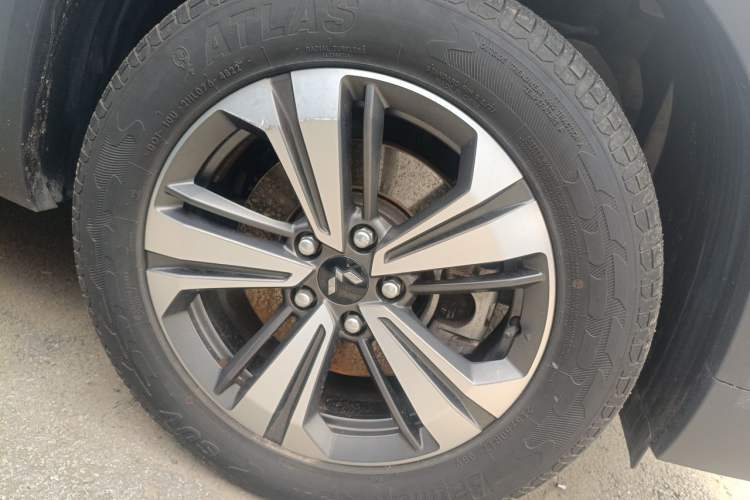 Used Wuling Asta 2021 1.5T Manual Star Edition Right Front Wheel Hub