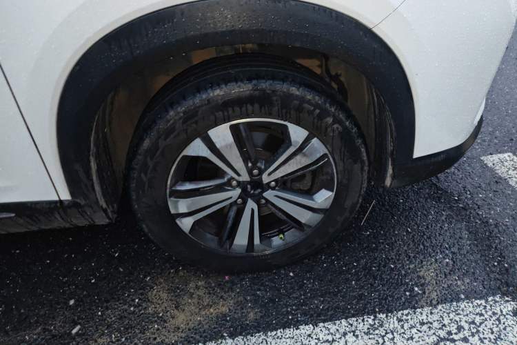 Used Wuling Asta 2021 1.5T Manual Starlight Edition Right Front Wheel Hub