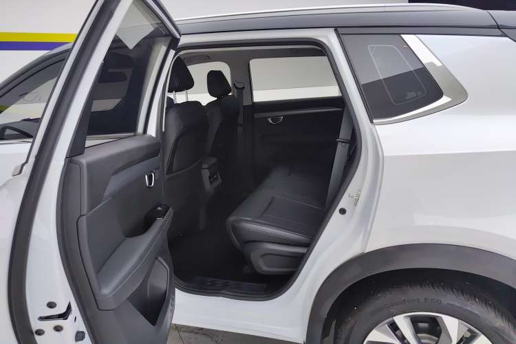 Used Wuling Asta 2021 1.5T CVT Starlight Edition Right Rear Seat