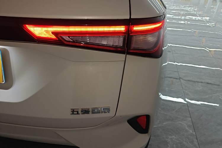 Used Wuling Asta 2021 1.5T CVT Star曜 Edition Right Rear Taillight