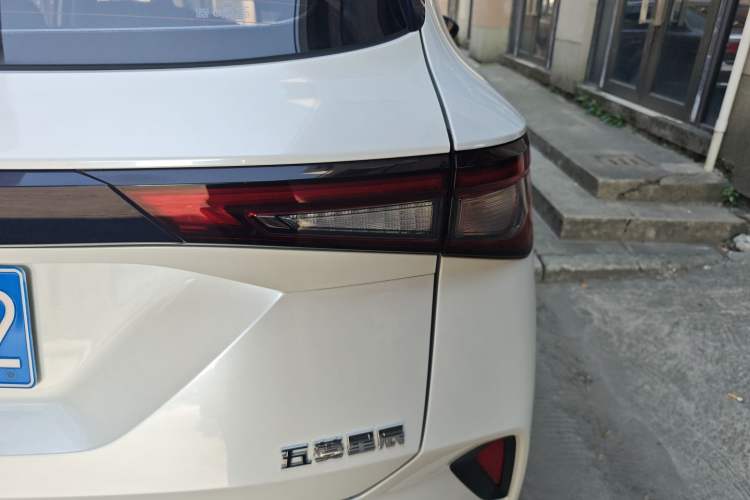 Used Wuling Asta 2021 1.5T CVT Star曜 Edition Right Rear Taillight