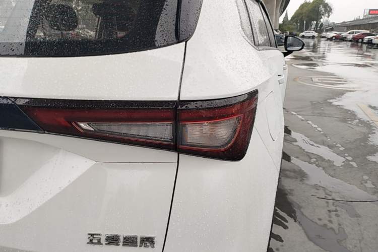 Used Wuling Asta 2021 1.5T CVT Starlight Edition Right Rear Taillight