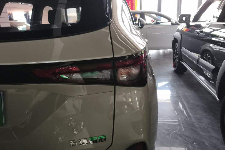 Used Wuling Asta 2021 1.5T CVT Star曜 Edition Right Rear Taillight