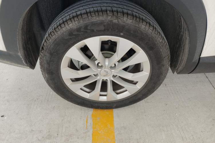 Used Wuling Asta 2021 1.5T Manual Xingyue Edition Right Rear Wheel Hub