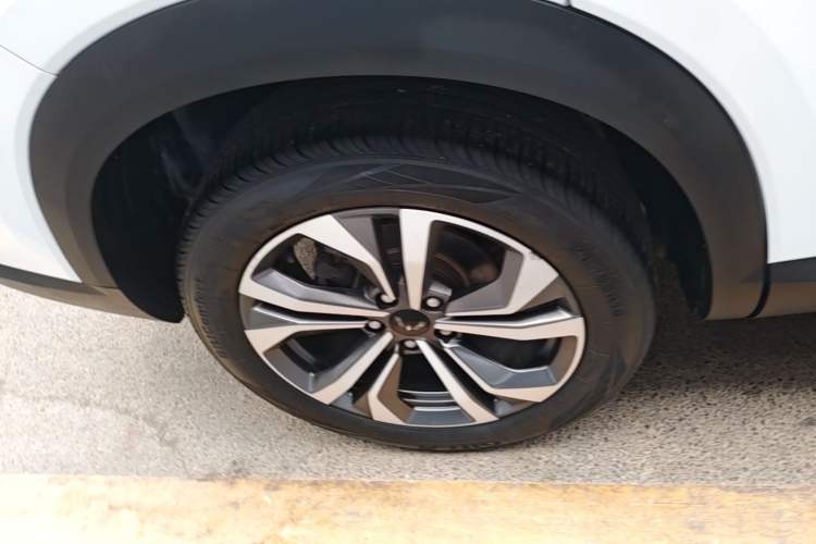 Used Wuling Asta 2021 1.5T CVT Starlight Edition Right Rear Wheel Hub