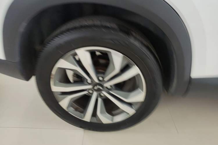 Used Wuling Asta 2021 1.5T CVT Starlight Edition Right Rear Wheel Hub