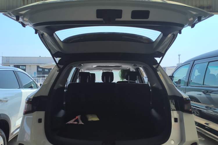 Used Wuling Asta 2021 1.5T CVT Starlight Edition Trunk