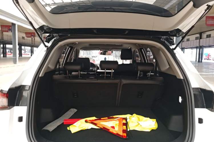 Used Wuling Asta 2021 1.5T CVT Starlight Edition Trunk