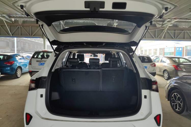 Used Wuling Asta 2021 1.5T CVT Starlight Edition Trunk
