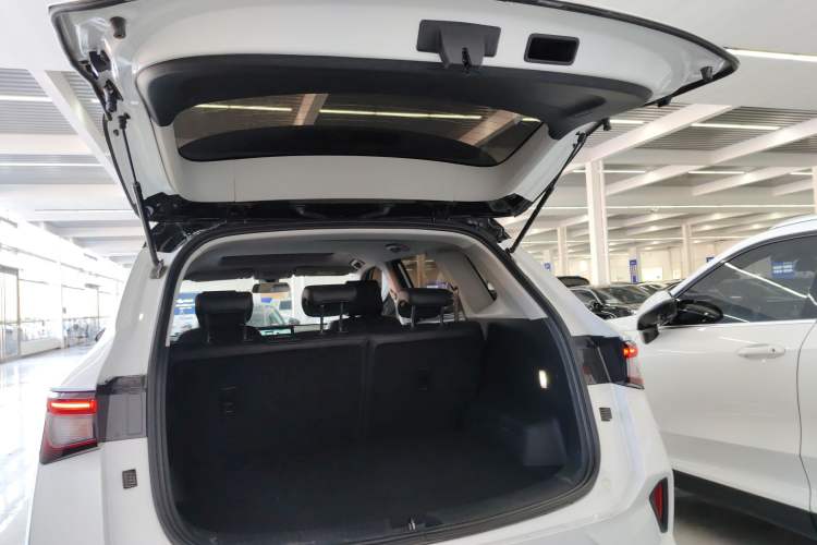 Used Wuling Asta 2021 1.5T CVT Starlight Edition Trunk
