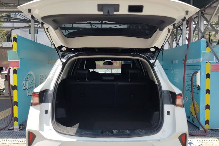 Used Wuling Asta 2021 1.5T CVT Starlight Edition Trunk