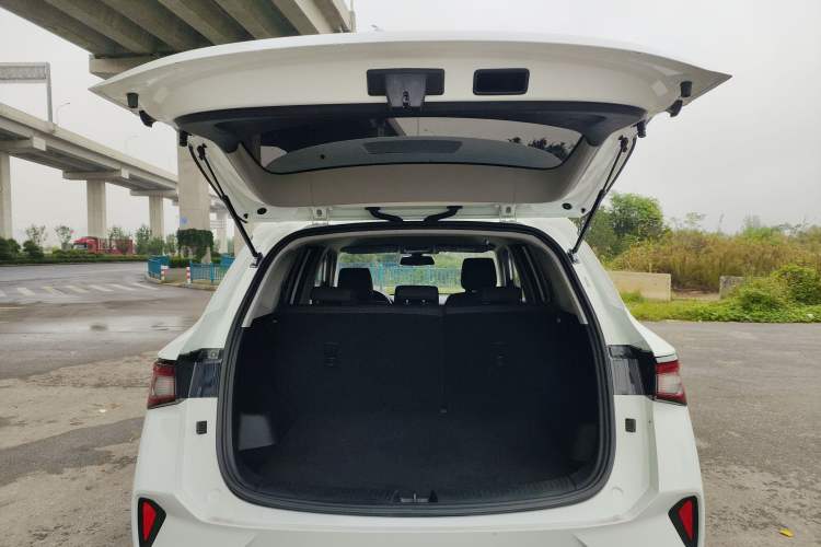 Used Wuling Asta 2021 1.5T Manual Xingyue Edition Trunk