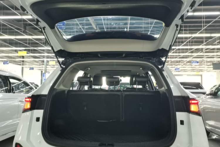 Used Wuling Asta 2021 1.5T CVT Starlight Edition Trunk