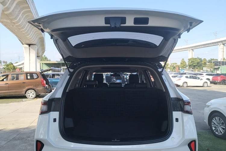Used Wuling Asta 2021 1.5T CVT Starlight Edition Trunk