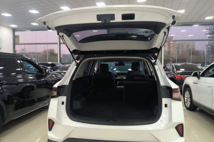 Used Wuling Asta 2021 1.5T CVT Starlight Edition Trunk