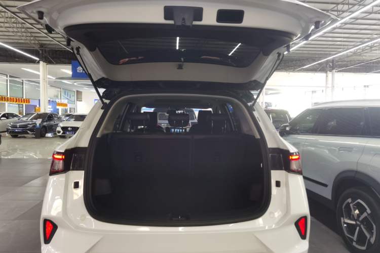 Used Wuling Asta 2021 1.5T CVT Starlight Edition Trunk