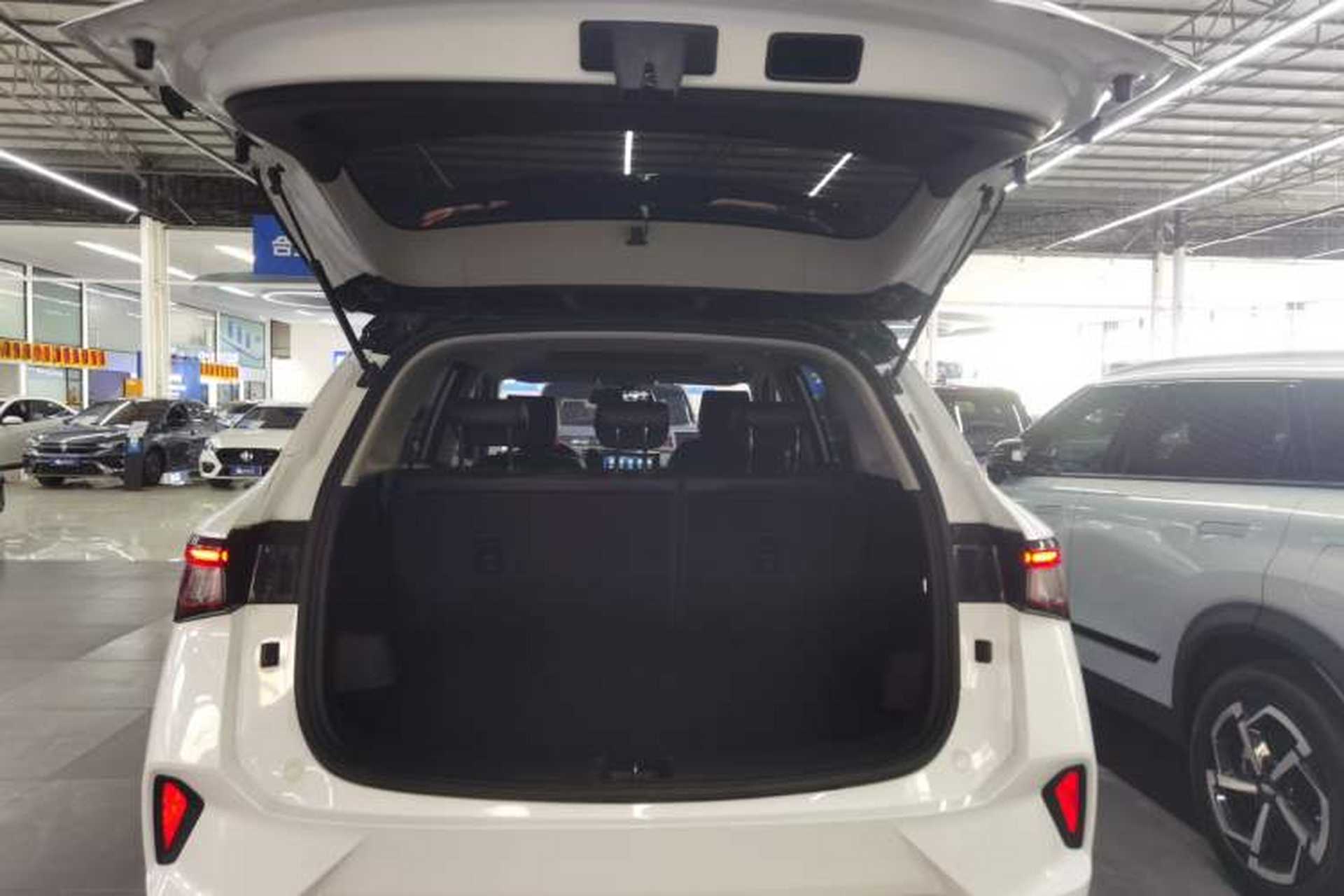 Used Wuling Asta 2021 1.5T CVT Starlight Edition Trunk