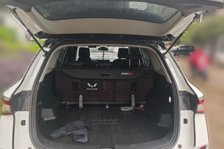 Used Wuling Asta 2021 1.5T CVT Starlight Edition Trunk