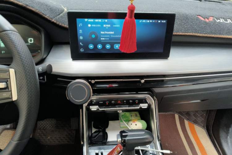 Used Wuling Asta 2021 1.5T CVT Starlight Edition Audio And AC Panel