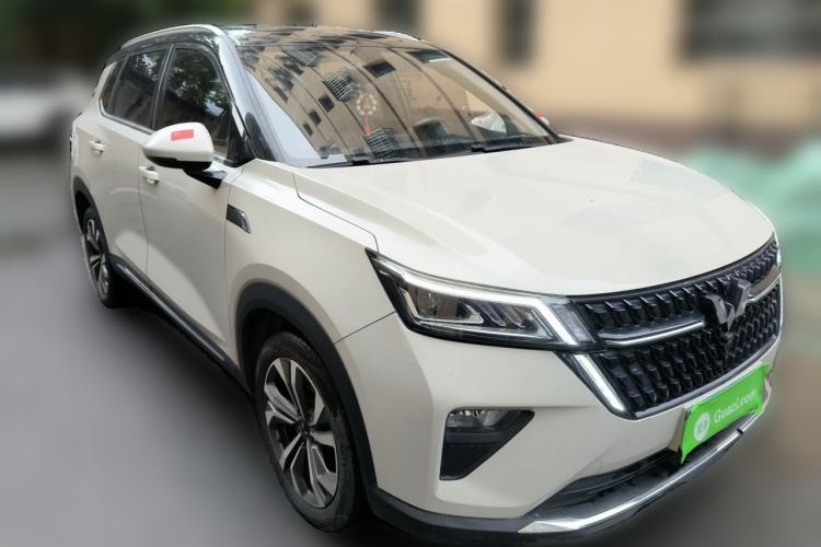 Used Wuling Asta 2021 1.5T CVT Starlight Edition Front Right 45 Deg