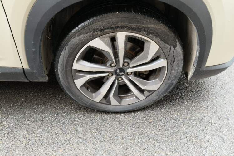 Used Wuling Asta 2021 1.5T CVT Starlight Edition Right Front Wheel Hub
