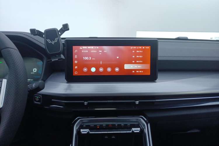 Used Wuling Asta 2022 2.0L DHT Electric-Speed Version Audio And AC Panel