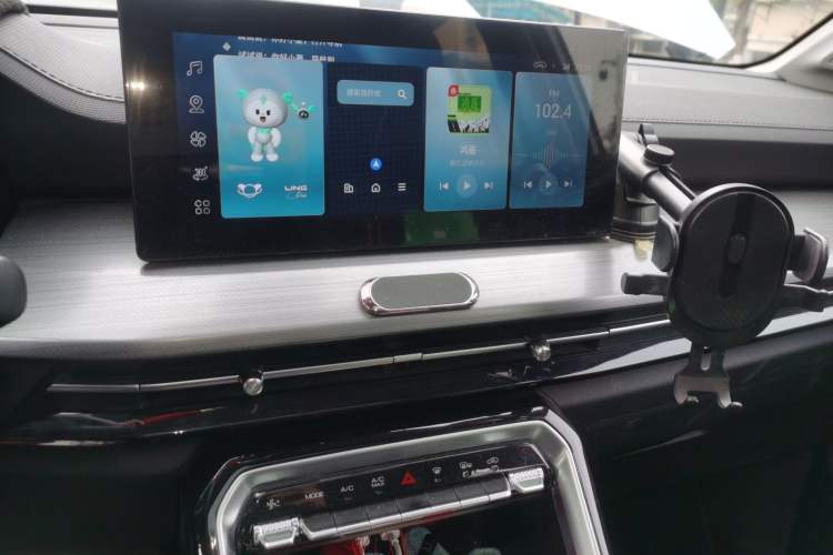 Used Wuling Asta 2022 2.0L DHT Electric-Speed Version Audio And AC Panel