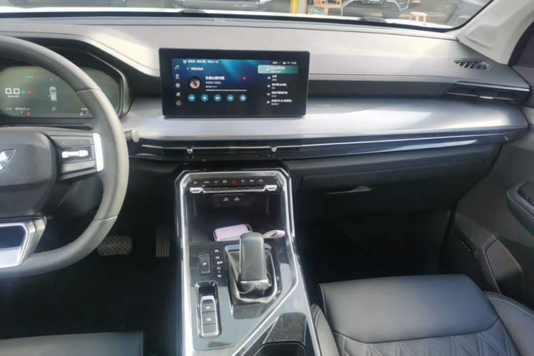 Used Wuling Asta 2022 2.0L DHT Electric-Speed Version Audio And AC Panel
