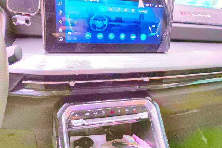 Used Wuling Asta 2022 2.0L DHT Electric-Speed Version Audio And AC Panel