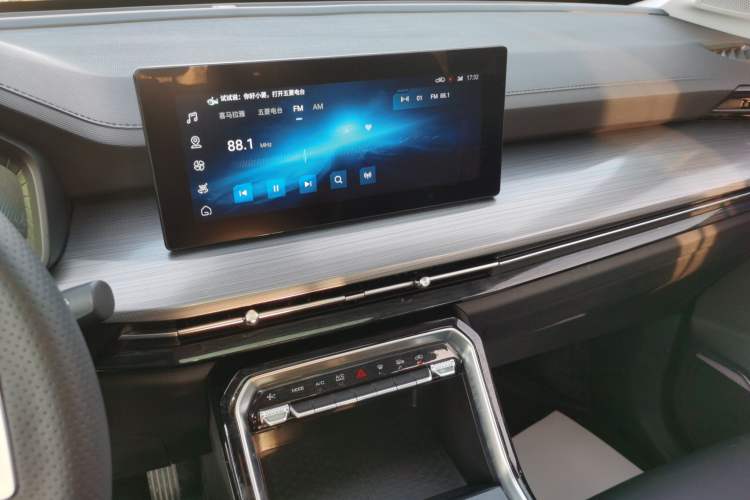 Used Wuling Asta 2022 2.0L DHT Electric-Speed Version Audio And AC Panel