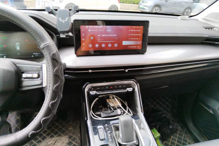 Used Wuling Asta 2022 2.0L DHT Electric-Speed Version Audio And AC Panel