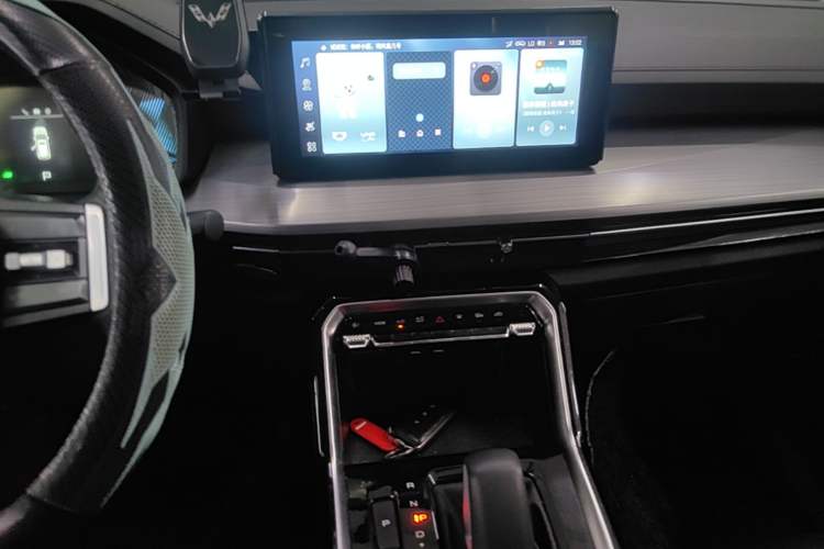 Used Wuling Asta 2022 2.0L DHT Electric-Speed Version Audio And AC Panel