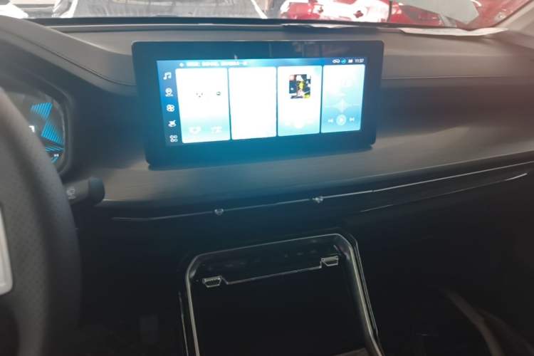 Used Wuling Asta 2022 2.0L DHT Electric-Speed Version Audio And AC Panel