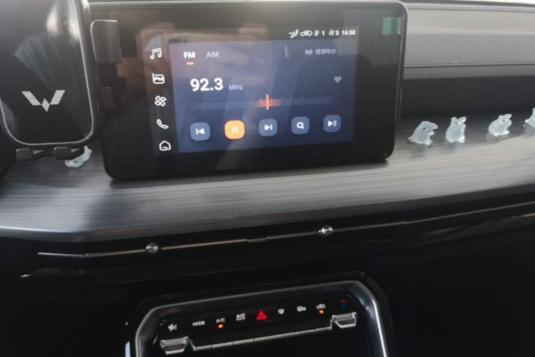 Used Wuling Asta 2022 2.0L DHT Electric Power Version Audio And AC Panel