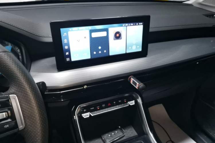 Used Wuling Asta 2022 2.0L DHT Electric-Speed Version Audio And AC Panel
