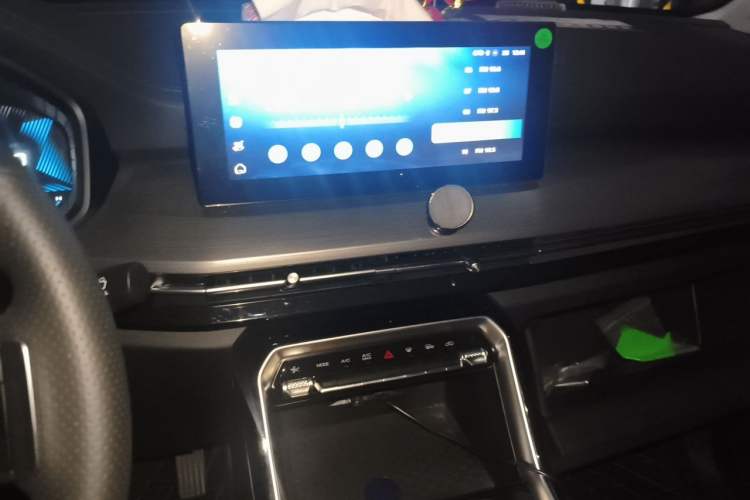 Used Wuling Asta 2022 2.0L DHT Electric-Speed Version Audio And AC Panel