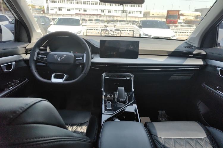 Used Wuling Asta 2022 2.0L DHT Electric-Speed Version Center Console