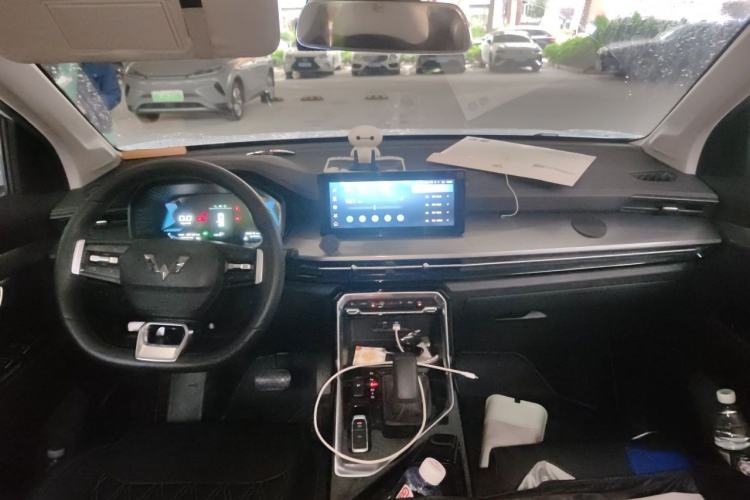Used Wuling Asta 2022 2.0L DHT Electric-Speed Version Center Console
