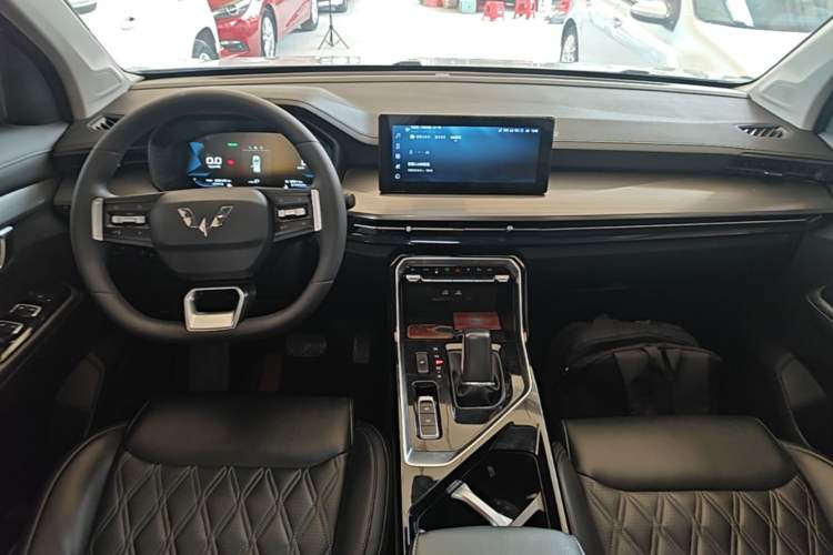 Used Wuling Asta 2022 2.0L DHT Electric-Speed Version Center Console