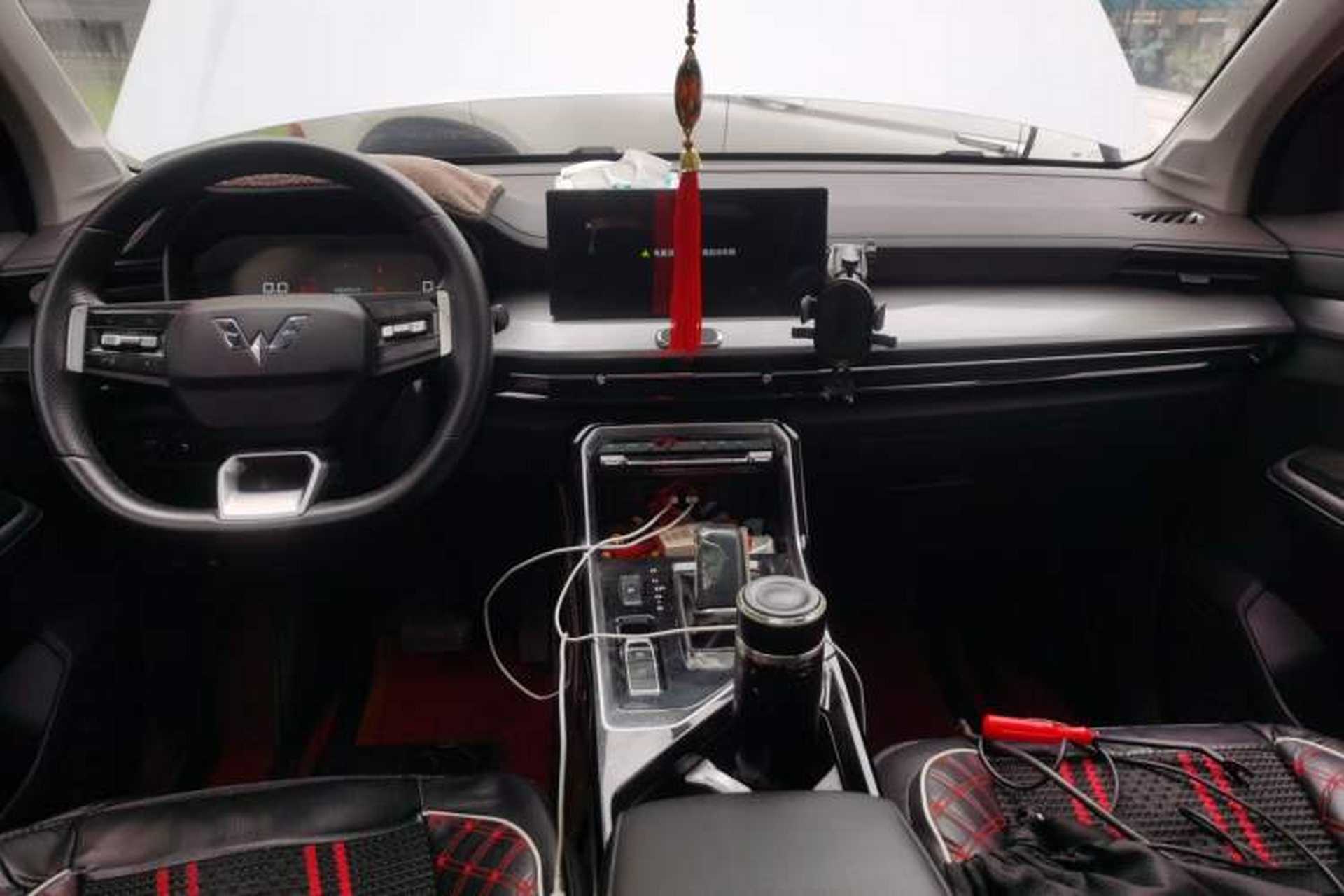 Used Wuling Asta 2022 2.0L DHT Electric-Speed Version Center Console