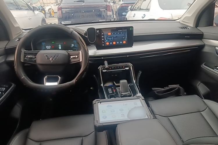 Used Wuling Asta 2022 2.0L DHT Electric Power Version Center Console