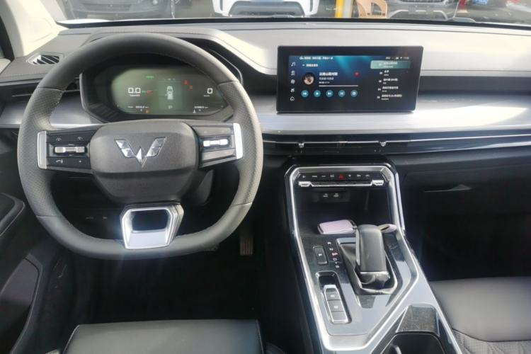 Used Wuling Asta 2022 2.0L DHT Electric-Speed Version Center Console