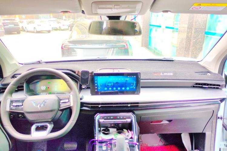 Used Wuling Asta 2022 2.0L DHT Electric-Speed Version Center Console