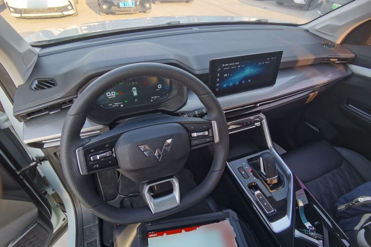 Used Wuling Asta 2022 2.0L DHT Electric-Speed Version Center Console