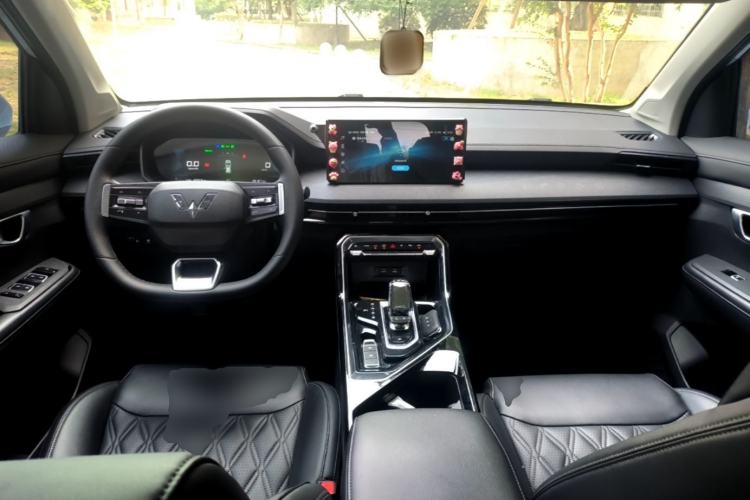 Used Wuling Asta 2022 2.0L DHT Electric-Speed Version Center Console