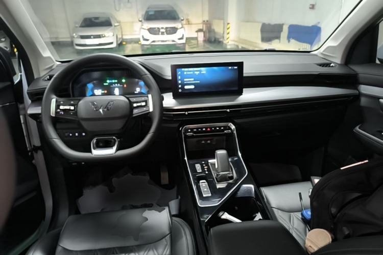 Used Wuling Asta 2022 2.0L DHT Electric-Speed Version Center Console