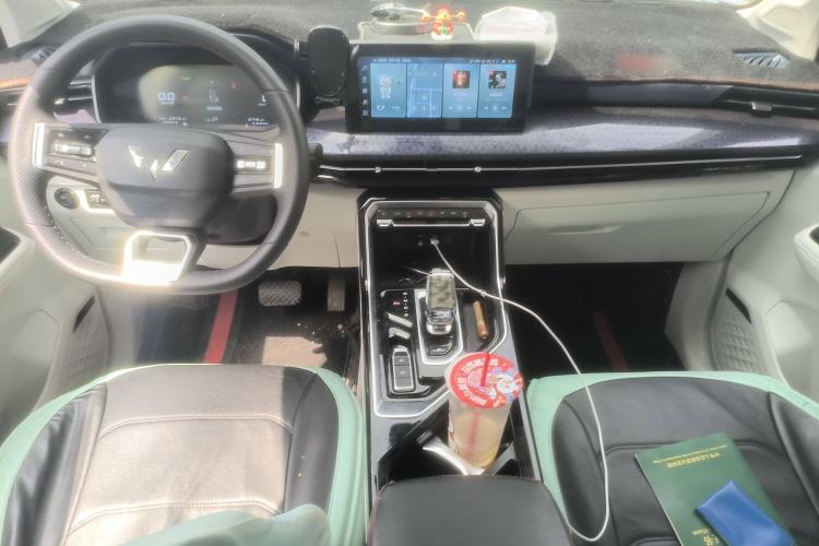 Used Wuling Asta 2022 2.0L DHT Electric-Speed Version Center Console