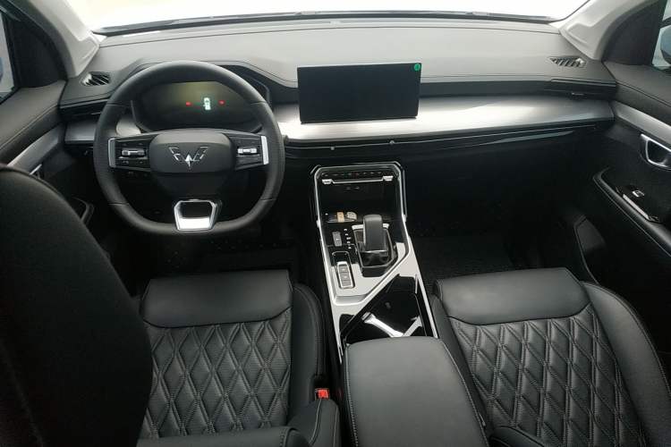 Used Wuling Asta 2022 2.0L DHT Electric-Speed Version Center Console